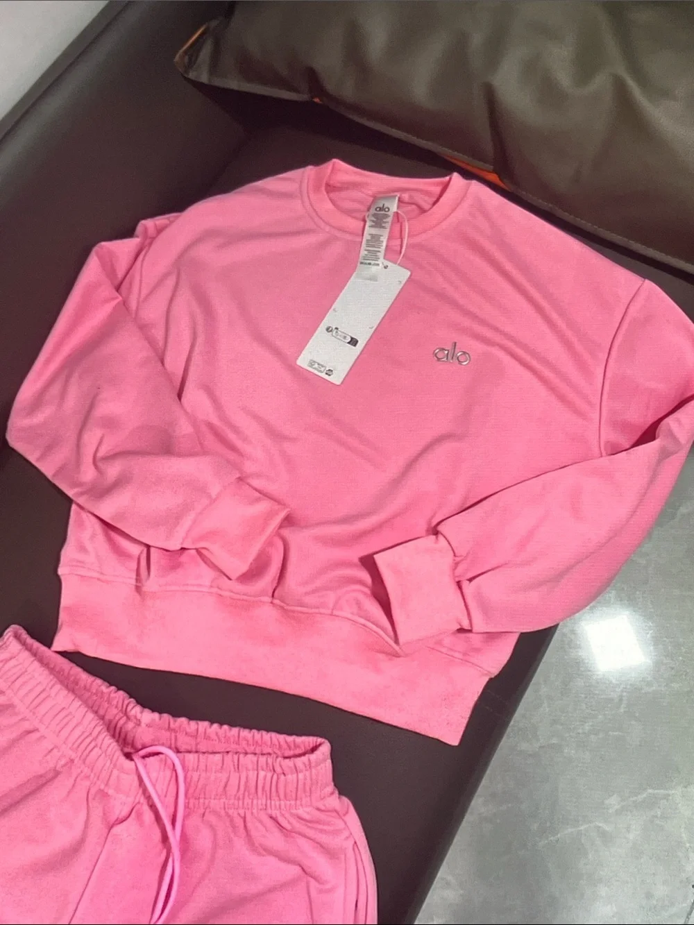 ALO Yoga Pink Cropped Sweatshirt & Drawstring Shorts Set Size M - Picture 3 of 11